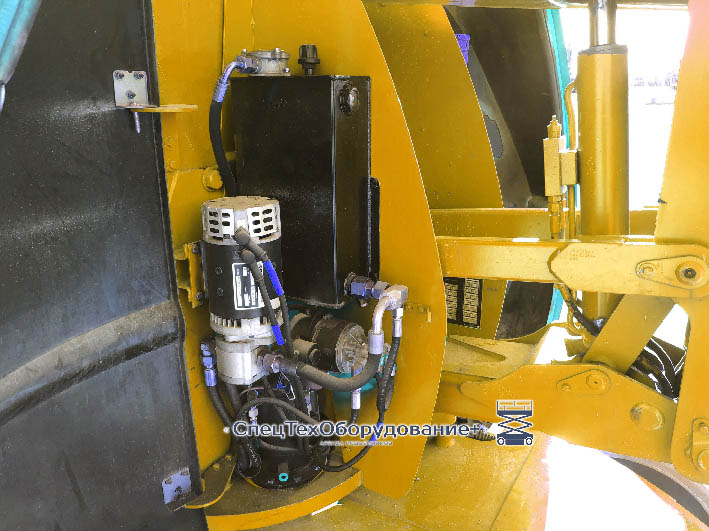 Manitou 120 AETJ-C отсек с гидравликой