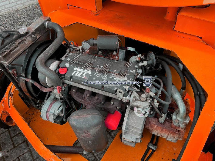 Haulotte HA120PX отсек с двигателем