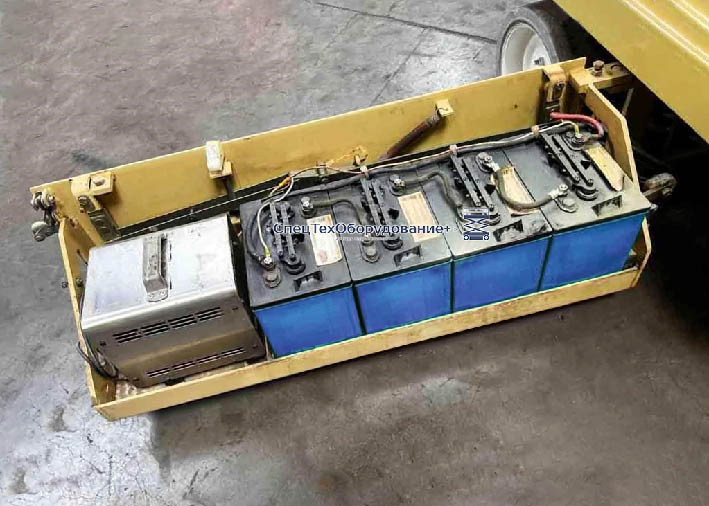 JLG 2646E2 отсек с аккумуляторами
