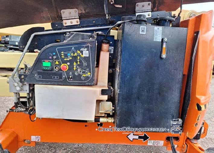 JLG 520AJ отсек с электроникой